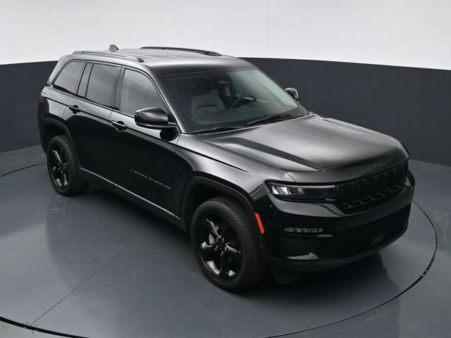 Used 2023 Jeep Grand Cherokee Limited w/ Black Appearance Package AWD/4WD image 38