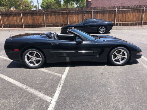 Used 1999 Chevrolet Corvette Convertible RWD image 6