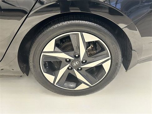Used 2023 Hyundai Elantra Limited image 32