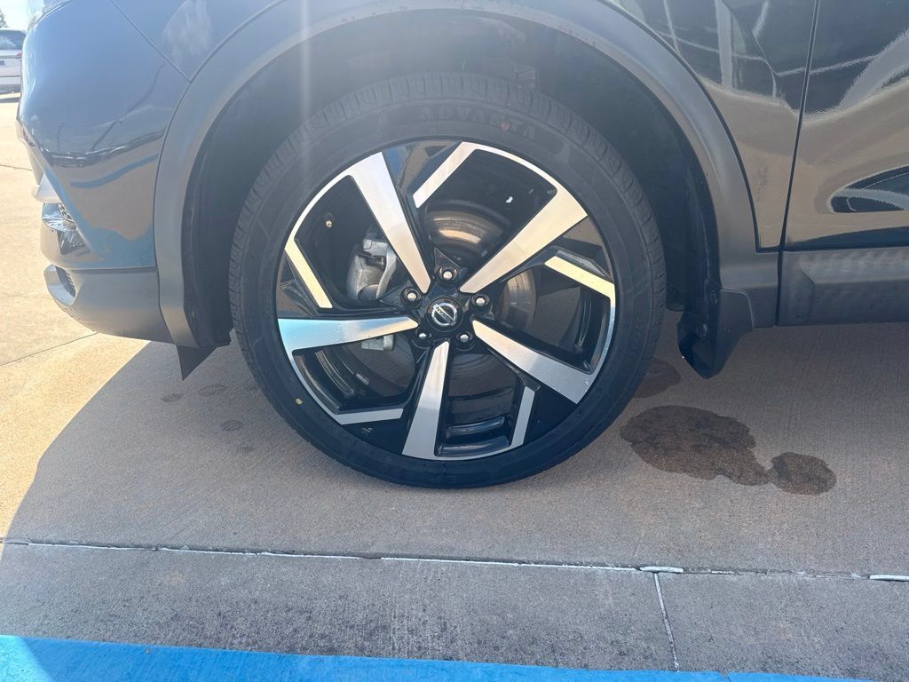 Used 2022 Nissan Rogue Sport SL AWD/4WD image 9
