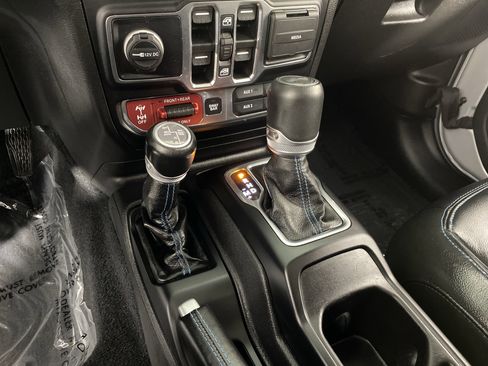 Used 2022 Jeep Wrangler Unlimited Rubicon 4xe w/ Dual Top Group AWD/4WD image 33