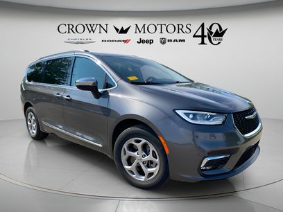 Used 2023 Chrysler Pacifica Limited