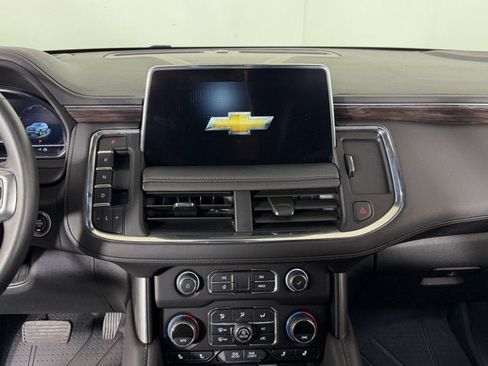 Used 2024 Chevrolet Suburban LT w/ Luxury Package RWD image 13