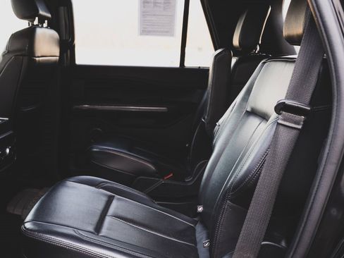 Used 2021 Ford Expedition XLT image 8