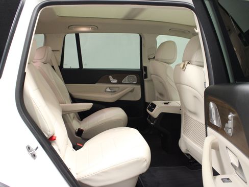 Used 2024 Mercedes-Benz GLS 450 4MATIC image 16