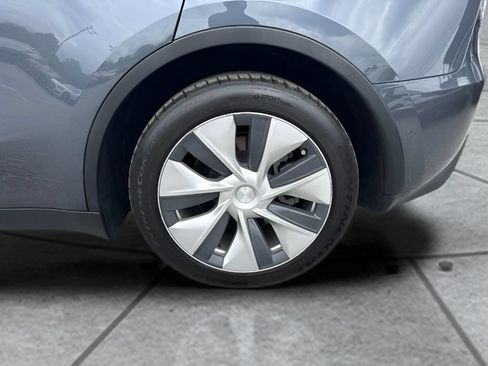 Used 2020 Tesla Model Y Long Range AWD/4WD image 29