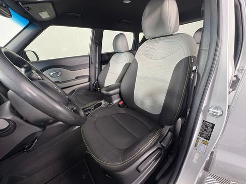 Used 2015 Kia Soul + FWD image 17