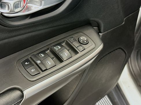 Used 2021 Jeep Cherokee Latitude Lux image 15