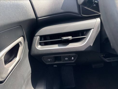 Used 2025 Kia K4 FWD image 33