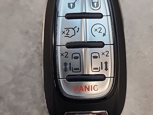 Used 2020 Chrysler Pacifica Limited w/ Tire & Wheel Group image 25