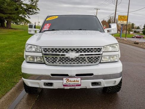 Used 2005 Chevrolet Silverado 2500 LS w/ Heavy-Duty Power Package AWD/4WD image 2