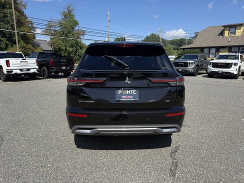 Used 2025 Mitsubishi Outlander SE AWD/4WD image 4