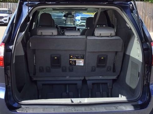 Used 2020 Toyota Sienna XLE image 9
