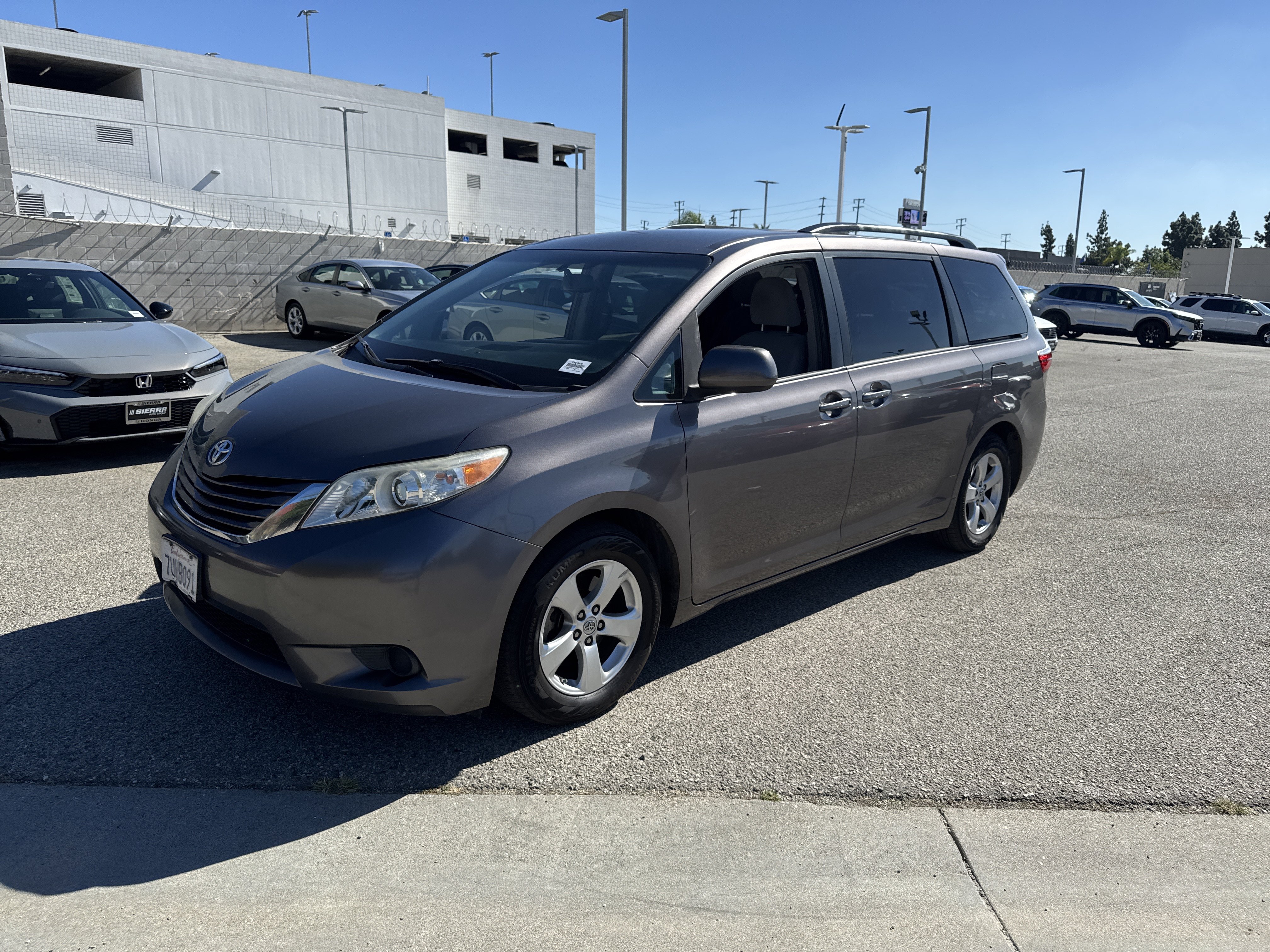 Used 2017 Toyota Sienna LE FWD image 8