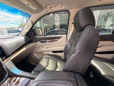 Used 2018 Cadillac Escalade ESV Luxury image 20