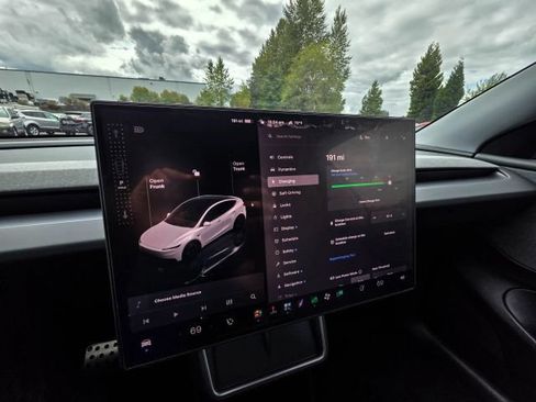 Used 2026 Tesla Model Y AWD image 62