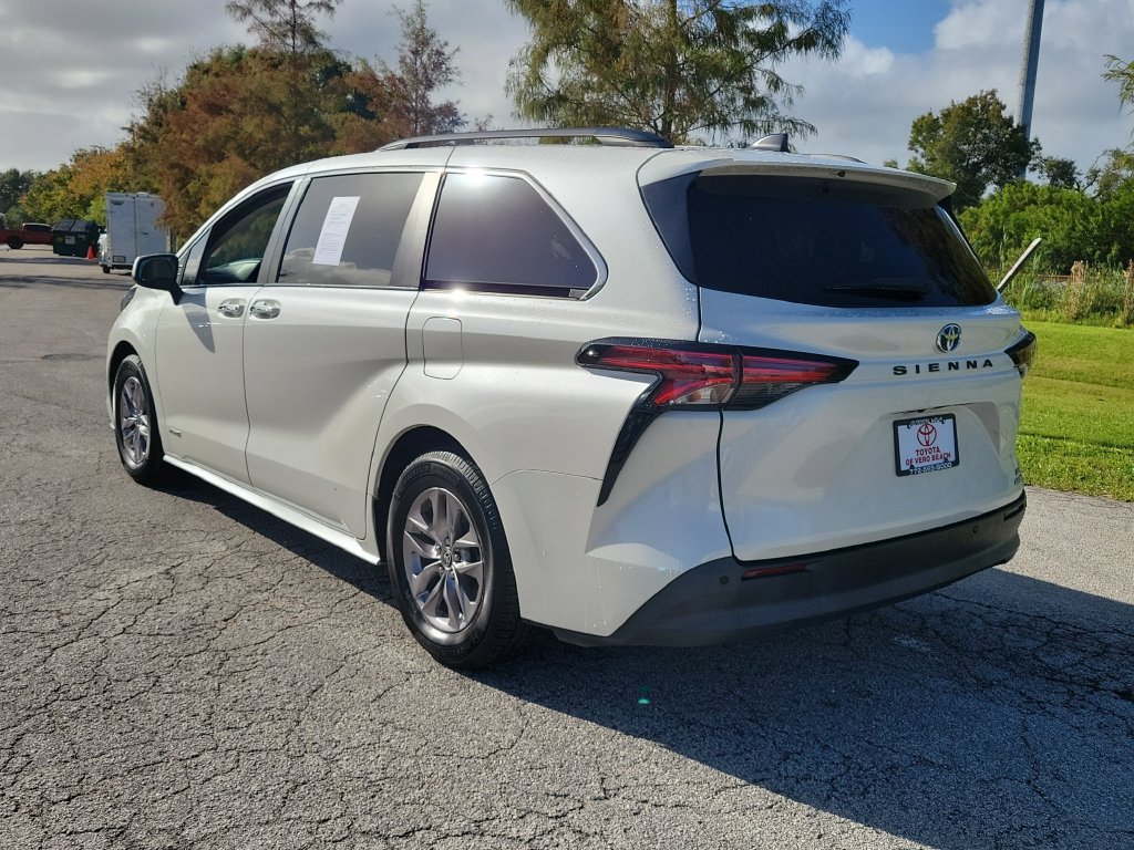 Certified 2021 Toyota Sienna XLE w/ XLE Plus Package FWD image 6