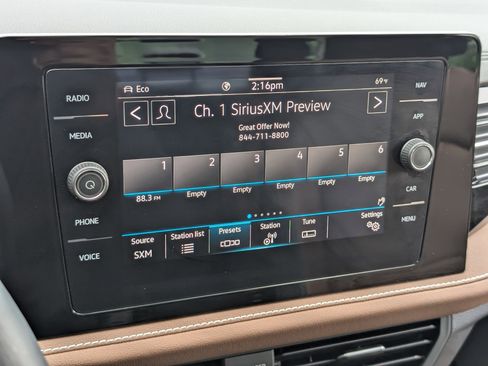 Used 2025 Volkswagen Jetta SEL FWD image 30