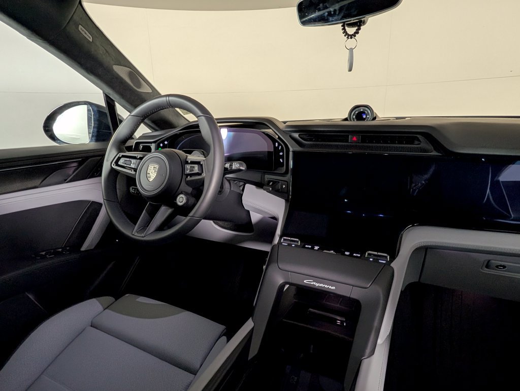 New 2026 Porsche Cayenne Turbo AWD/4WD image 22