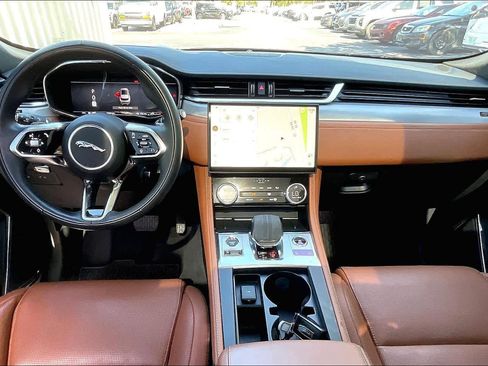 Used 2024 Jaguar F-PACE R-Dynamic S image 15