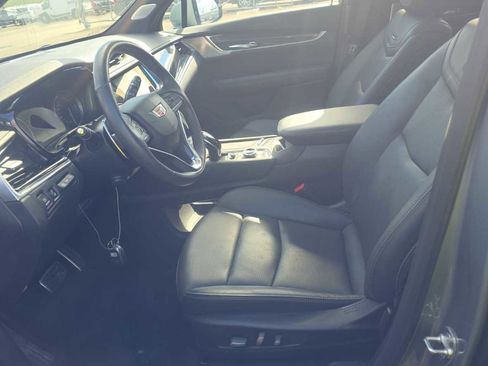Used 2024 Cadillac XT6 Sport w/ Technology Package AWD/4WD image 3