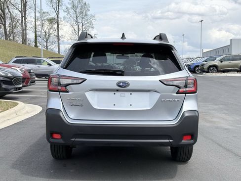 Used 2025 Subaru Outback Premium AWD/4WD image 10