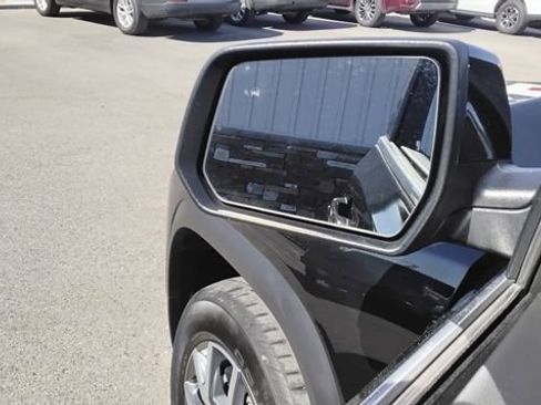 Used 2023 GMC Acadia SLT image 25