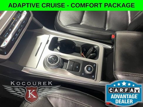Used 2020 Ford Explorer XLT w/ Equipment Group 202A AWD/4WD image 17
