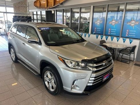 Used 2017 Toyota Highlander Limited AWD/4WD image 7