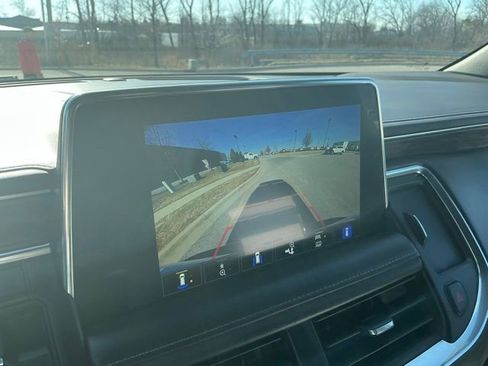 Used 2024 Chevrolet Suburban Z71 w/ Off-Road Capability Package image 30