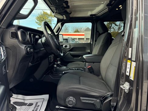 Used 2019 Jeep Wrangler Unlimited Sport S image 45
