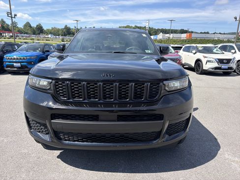 Used 2025 Jeep Grand Cherokee L Laredo AWD/4WD image 2