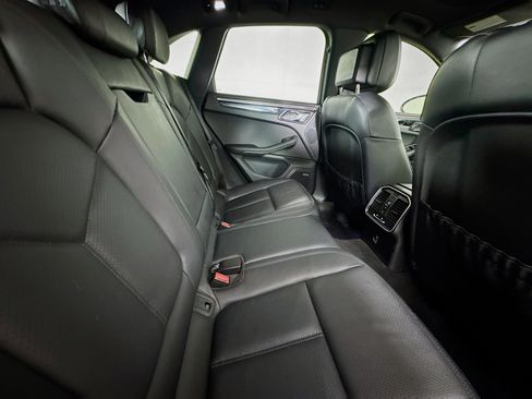 Used 2023 Porsche Macan w/ Premium Package Plus image 25