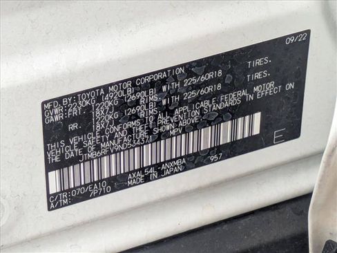 Used 2022 Toyota RAV4 XLE Premium AWD/4WD image 17
