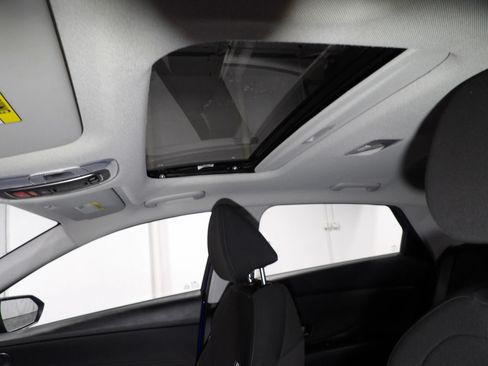 Used 2025 Hyundai Elantra SEL FWD image 10
