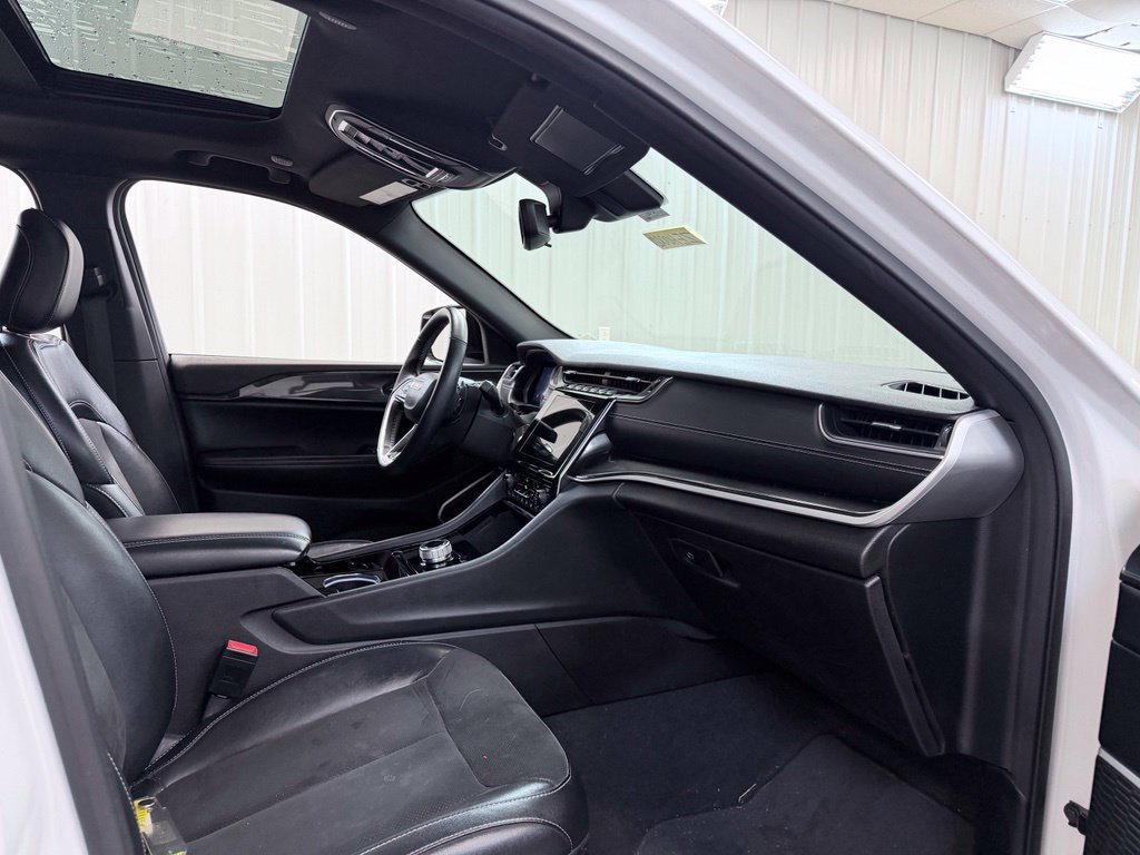 Used 2022 Jeep Grand Cherokee Altitude AWD/4WD image 35