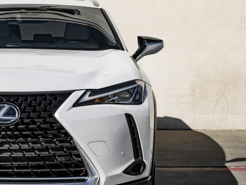 Used 2021 Lexus UX 250h w/ Premium Package image 47