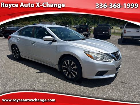 Used 2016 Nissan Altima 2.5 SL w/ Moonroof Package FWD image 1