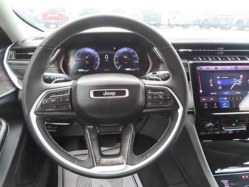 Used 2023 Jeep Grand Cherokee Limited AWD/4WD image 36