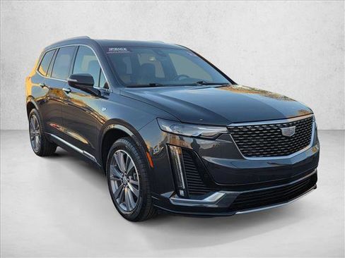 Used 2022 Cadillac XT6 Premium Luxury image 3