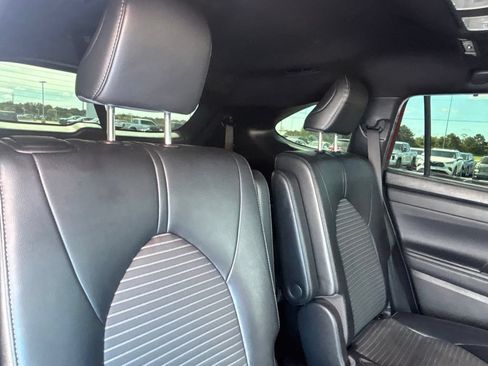 Used 2022 Toyota Highlander XSE FWD image 28