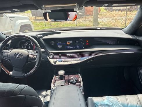 Used 2020 Lexus LS 500 w/ Interior Upgrade Package RWD image 4