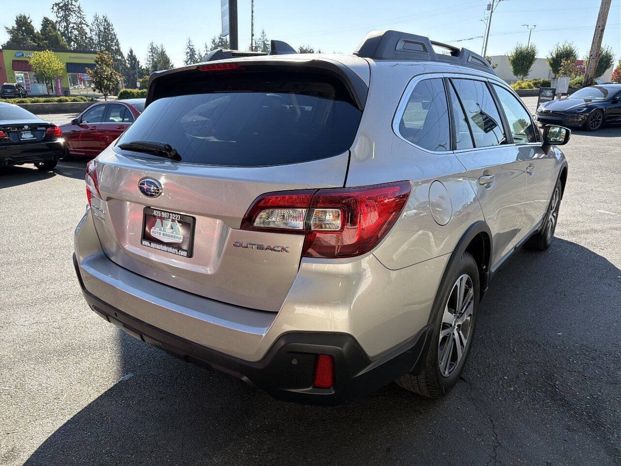 Used 2018 Subaru Outback 2.5i Limited AWD/4WD image 9