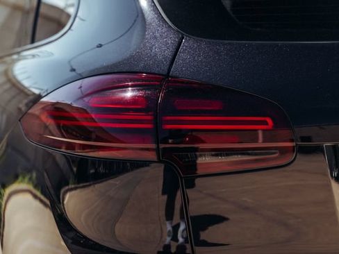 Used 2016 Porsche Cayenne Turbo AWD/4WD image 52