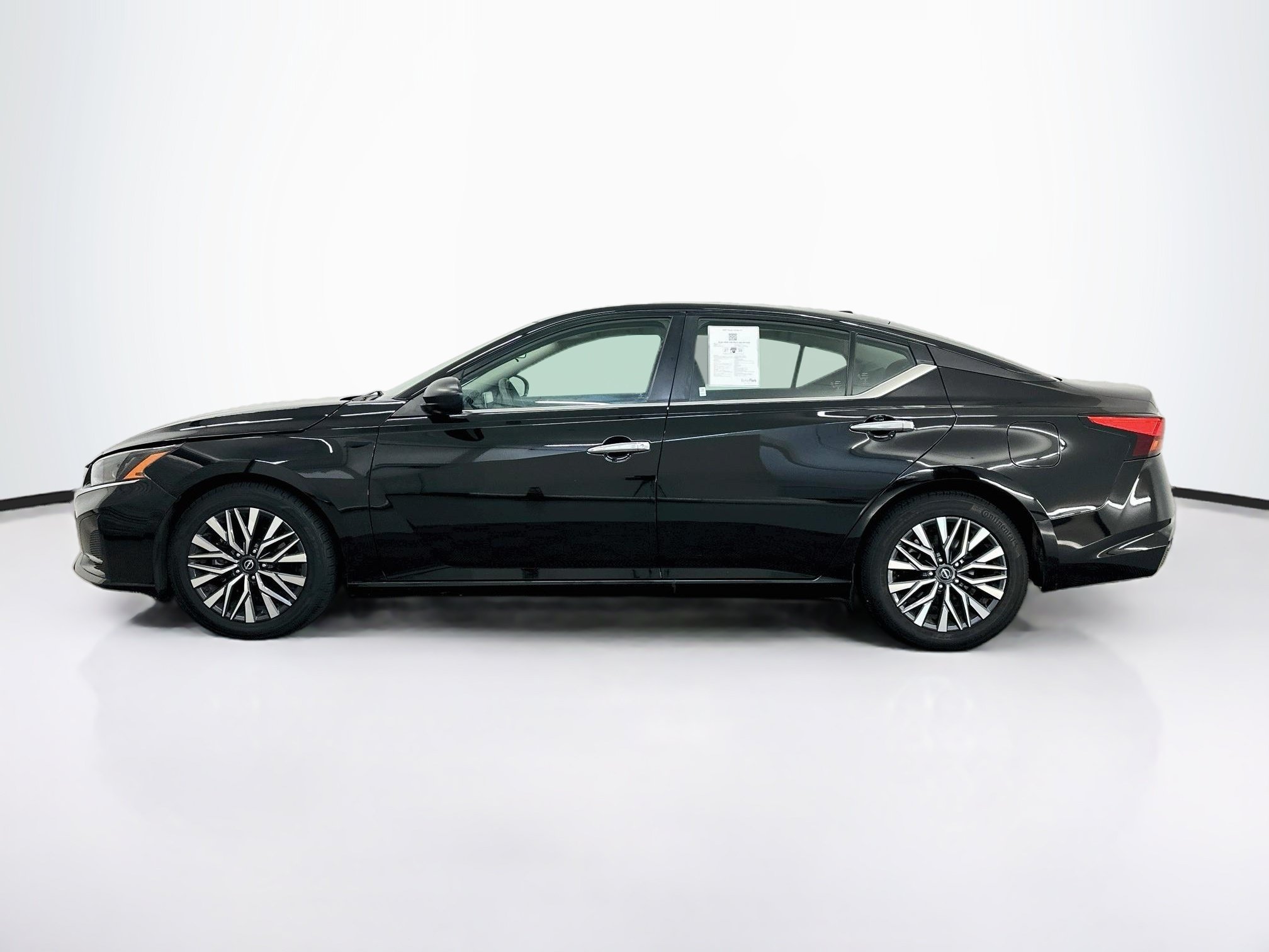 Used 2025 Nissan Altima 2.5 SV FWD image 4