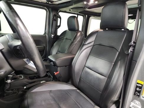 Used 2022 Jeep Wrangler Unlimited Sahara AWD/4WD image 22