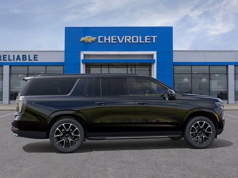 New 2026 Chevrolet Suburban RST w/ RST Capability Package AWD/4WD image 5