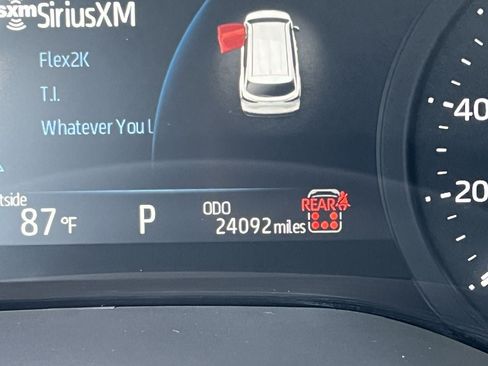 Used 2025 Toyota Sienna XLE FWD image 13