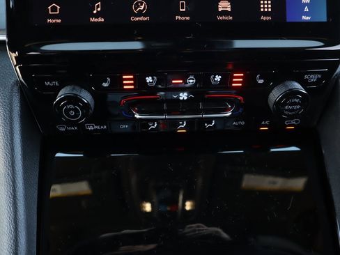 New 2025 Jeep Grand Cherokee L Overland w/ Luxury Tech Group IV image 8