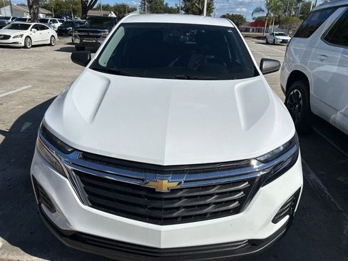 Used 2023 Chevrolet Equinox LS image 2